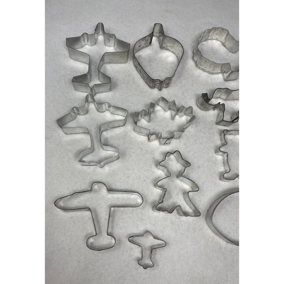 Lot of 17 Cookie Cutters Assorted Shapes Texas Ohio Cactus Airplane Animal - Picture 2 of 4